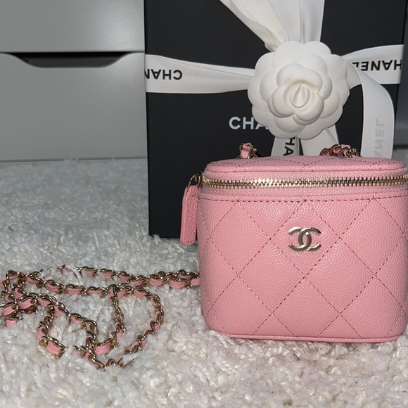 CHANEL Vanity on a Chain Pink Caviar ๐ - Picture 2 of 10